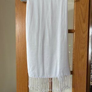 Bijoux Terner winter white scarf wrap, 100% Viscose